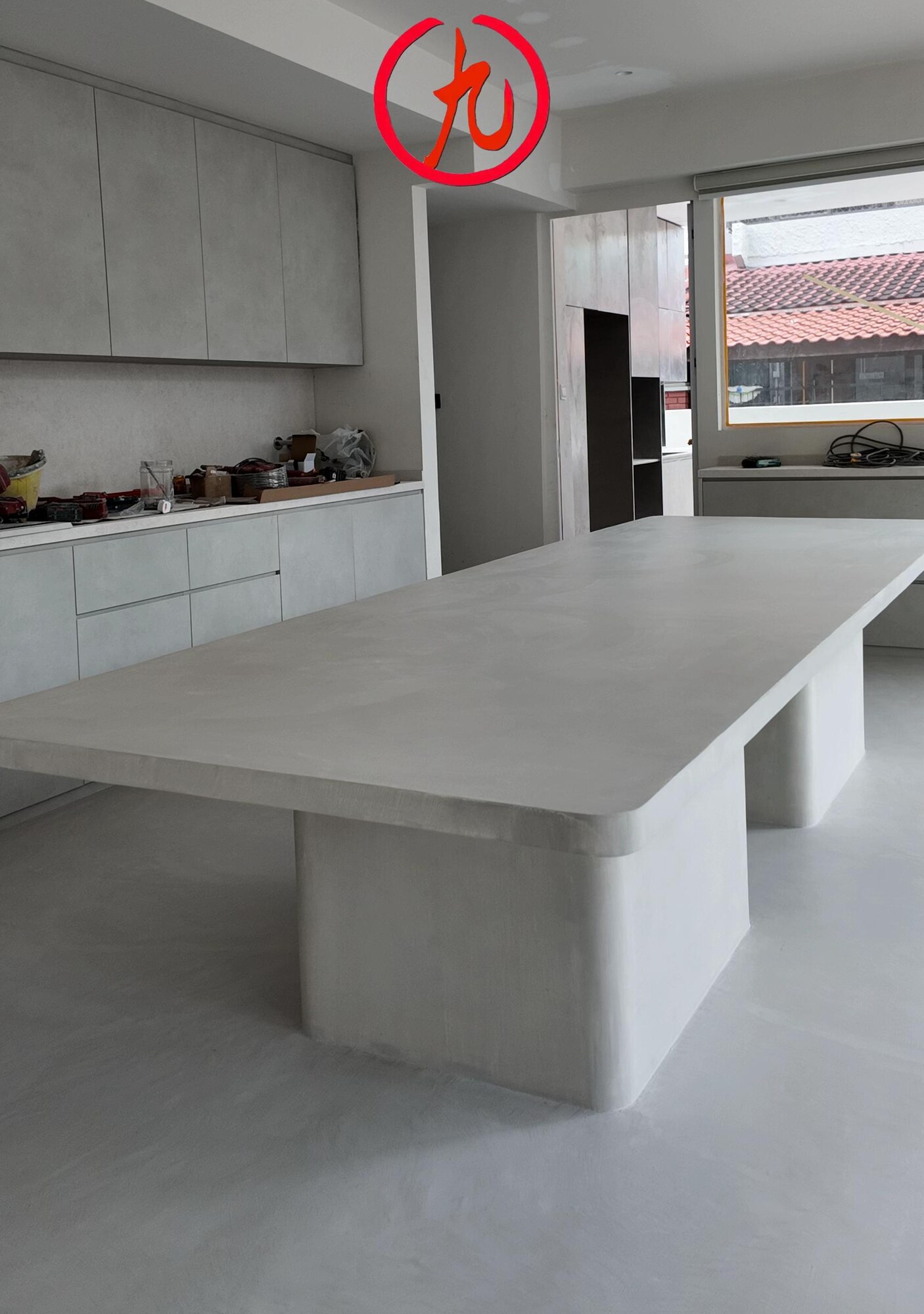Microcement dining table and seamless floor